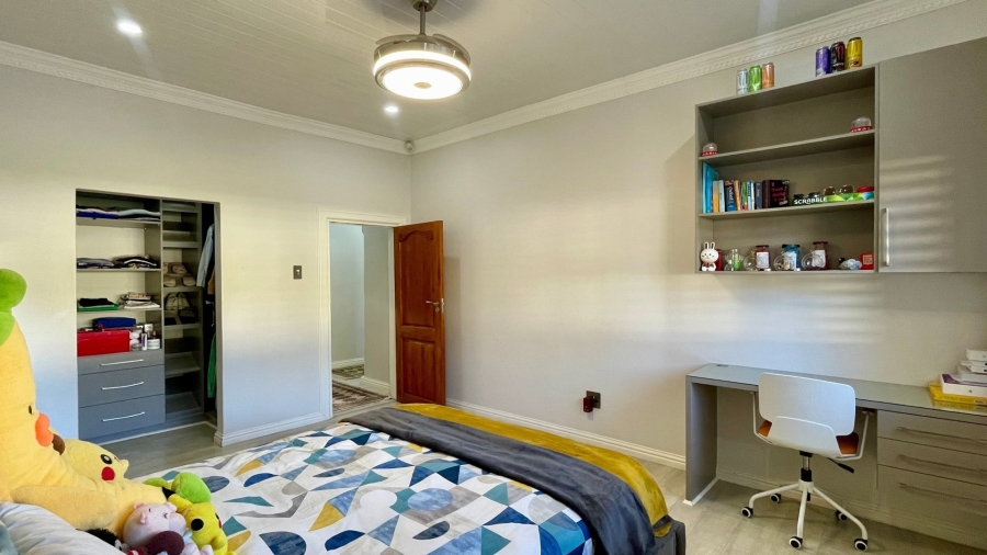 6 Bedroom Property for Sale in Wilkoppies North West